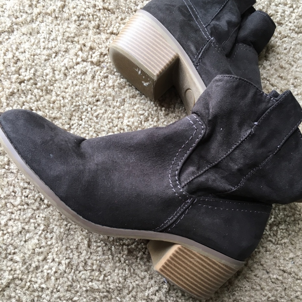 BLACK BOOTIES. Super cute and comfortable